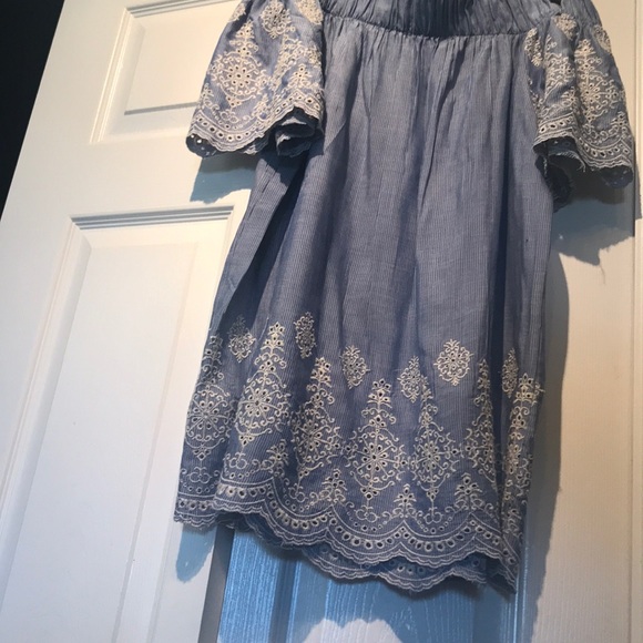 Off The Shoulder Blouse - Picture 8 of 11